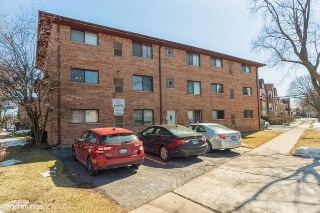 Building Photo - 5825 W Higgins Ave