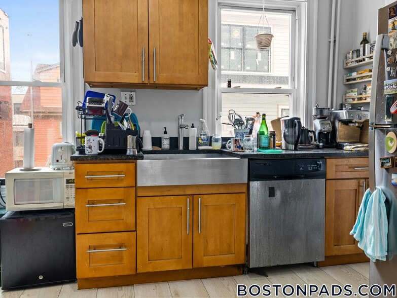 Building Photo - 3 Kinnaird St