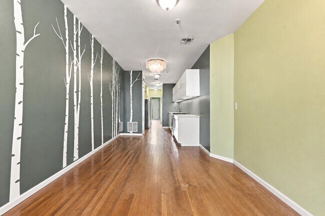 Building Photo - 420 Monroe St
