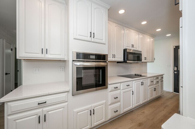 Building Photo - Contemporary Mid Century Modern and updated 3 Bedroom Ranch