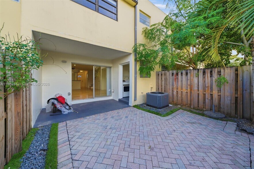 Building Photo - 8313 SW 137th Ave