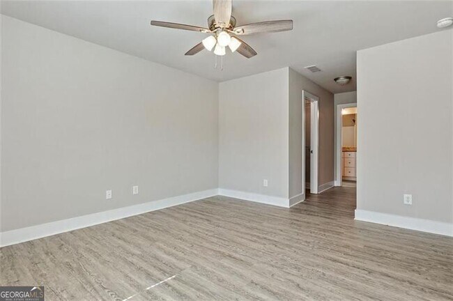 Building Photo - 5280 Chrysler Dr