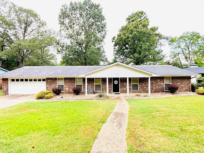 Building Photo - 816 Teresa Dr