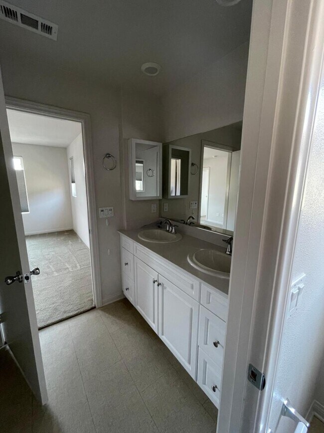 Building Photo - 7245 N Maple Rd