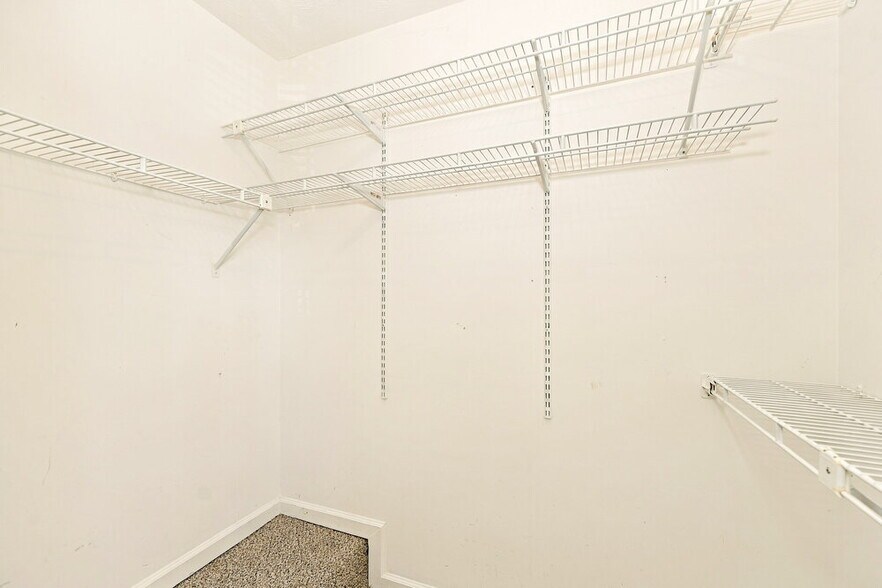 Building Photo - 232 Thistle Ln
