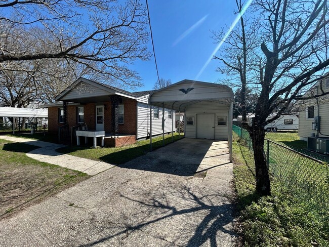 Building Photo - 511 Grey St