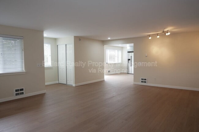 Building Photo - 6116 22nd Ave NW