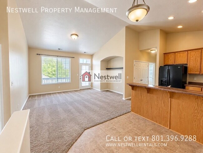 Building Photo - 482 Walton Dr