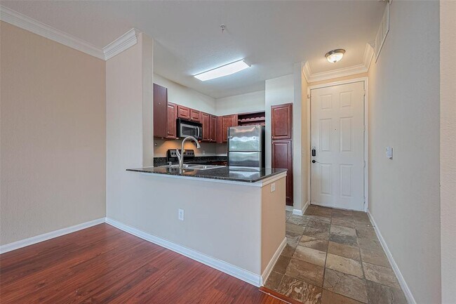 Building Photo - 7575 Kirby Dr