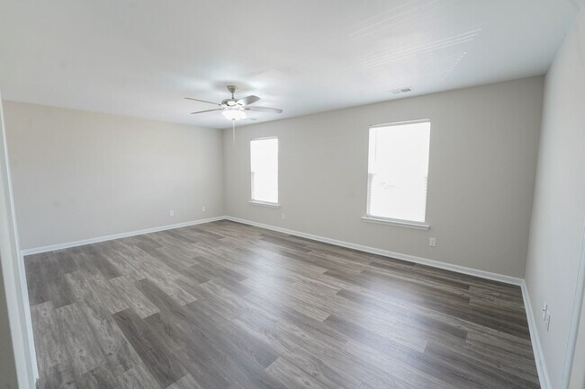 Building Photo - Coming Available!