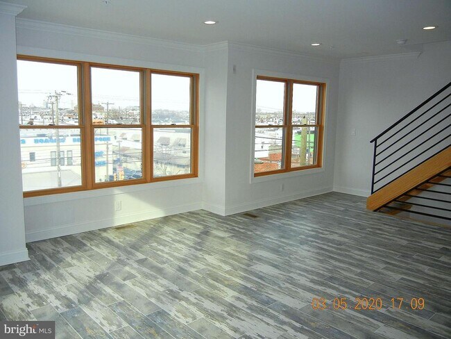 Building Photo - 2700 S 10th St