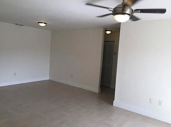 Building Photo - 1290 NE 119th St