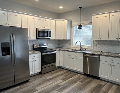 Building Photo - Whispering Pines Taylor