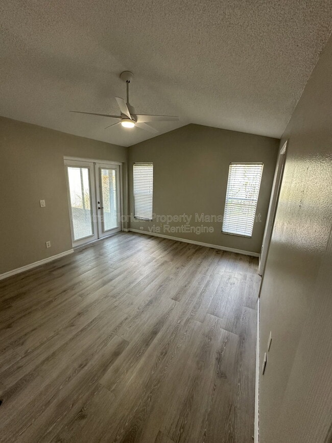 Building Photo - 13701 Meadowpark Ave