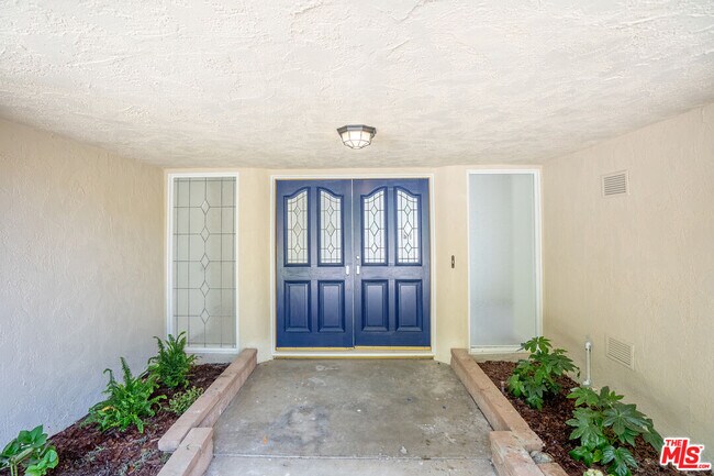 Building Photo - 17440 Fraser Pl