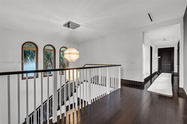 Building Photo - 760 S Mashta Dr