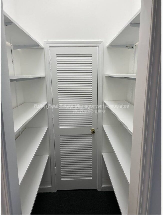 Building Photo - 11 Market St