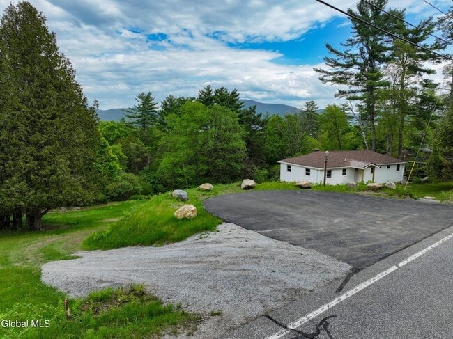 Building Photo - 871 Trout Lake Rd