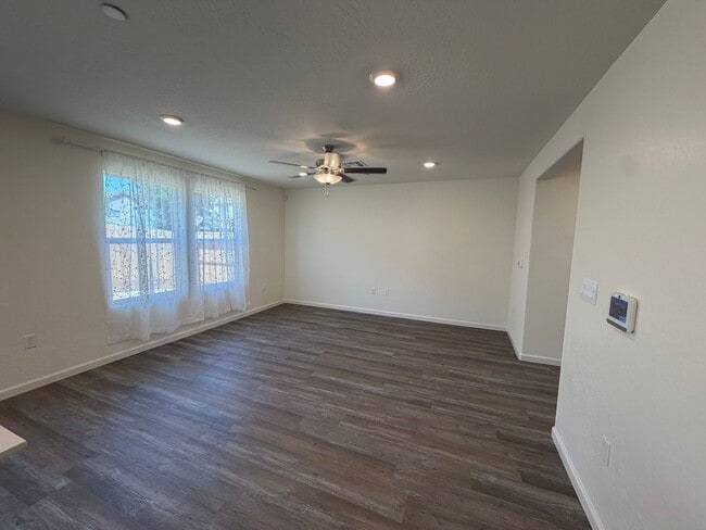 Building Photo - Beautiful New Home for rent in Tulare!