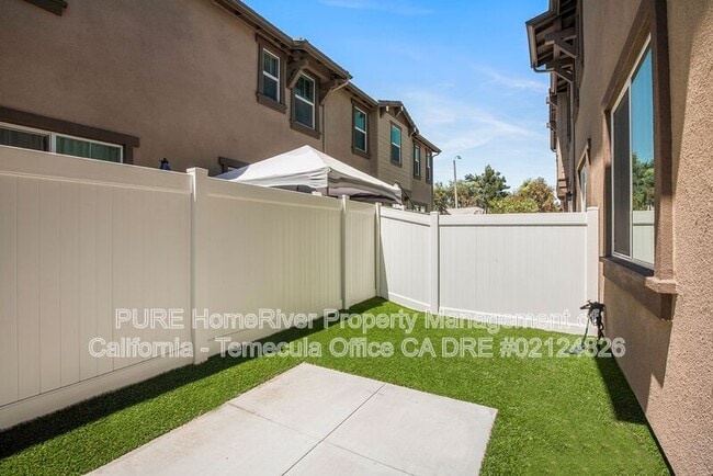 Building Photo - 40702 Birchfield Dr