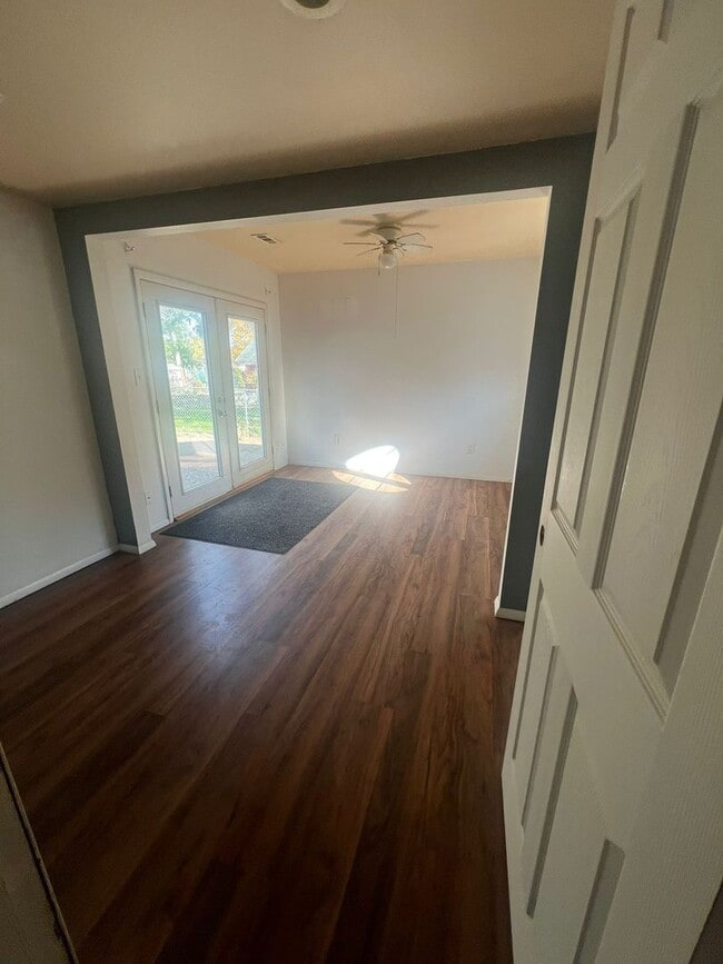 Building Photo - 3 bedrooms ranch house with detached garage