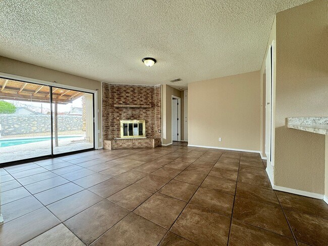 Building Photo - Northeast El Paso 3 Bed Refrig A/C with Pool!