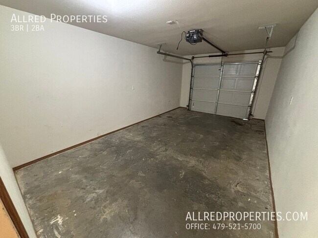 Building Photo - 305 E Asher Ct