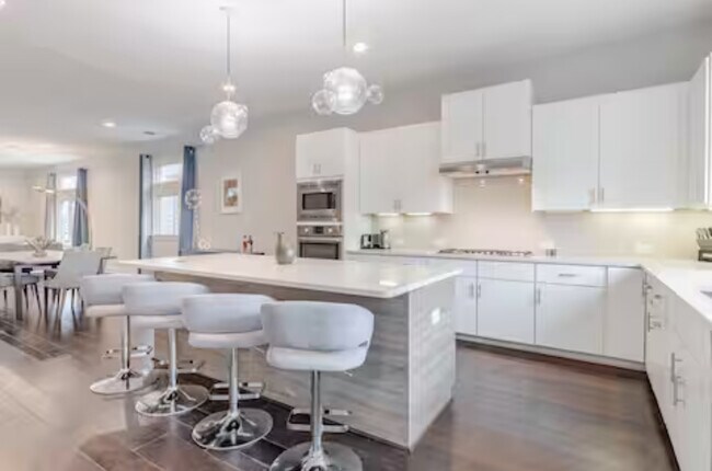 Building Photo - 6108 Seville Dr
