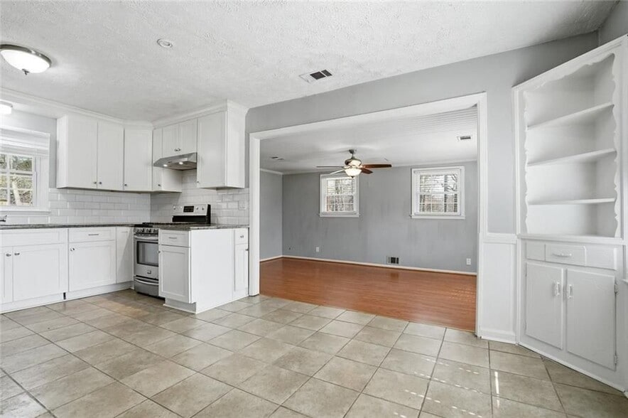 Building Photo - 5205-5205 Five Forks Trickum Rd SW