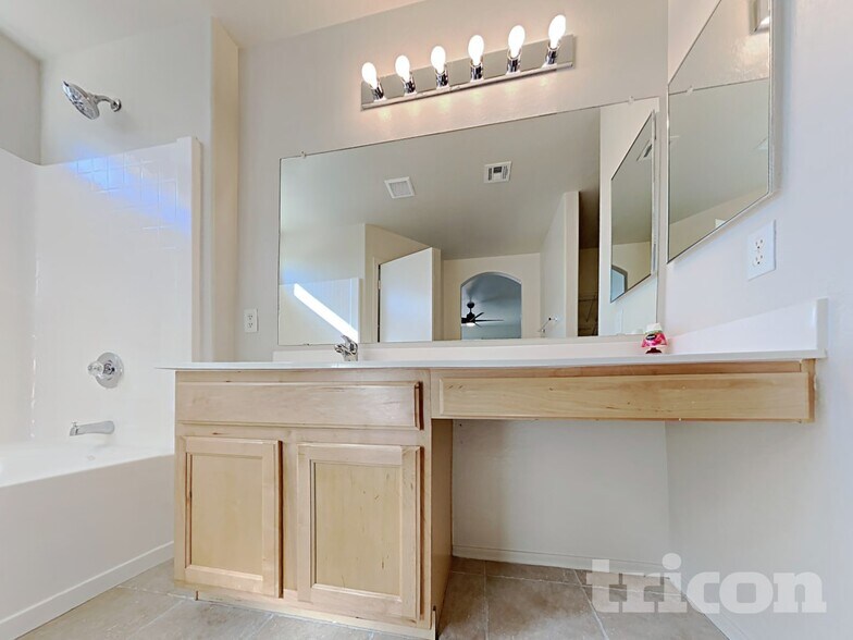 Building Photo - 23141 W Ashleigh Marie Dr