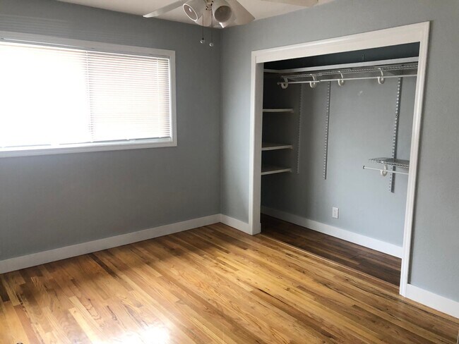 Building Photo - Charming Home w/ Large Yard - Available SOON