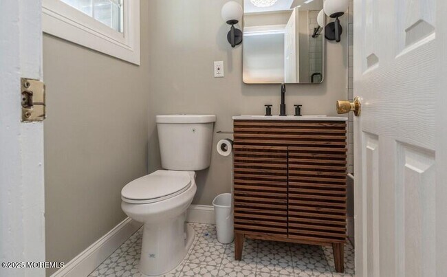 Building Photo - 24 Layton Ave