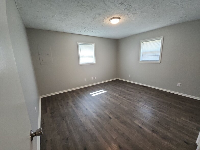 Building Photo - 2632 Christmasville Rd