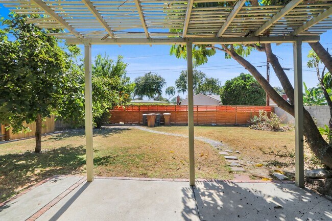 Building Photo - Lovely Single Family Home in Prime Fullerton Neighborhood