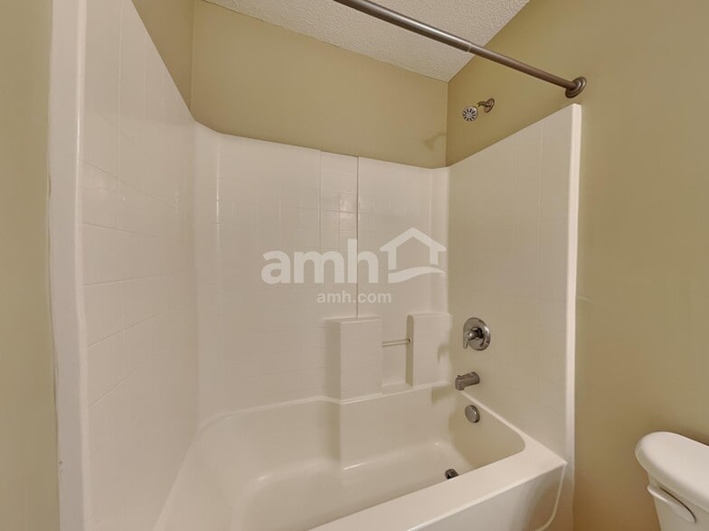 Building Photo - 130 Parkview Rd