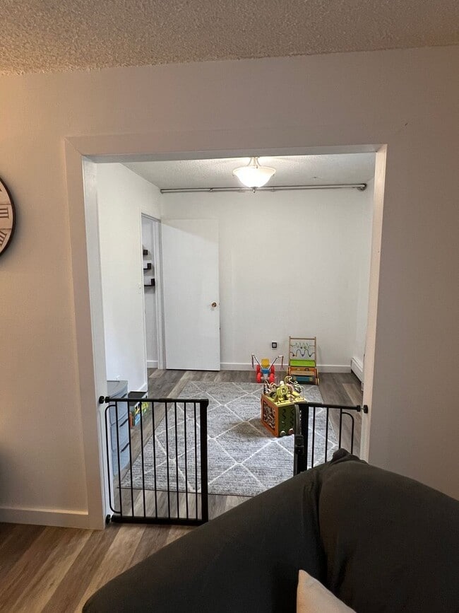 Building Photo - Duplex-Lower Unit in Aurora Subdivision-SPECIAL: $250.00 off first month's rent!