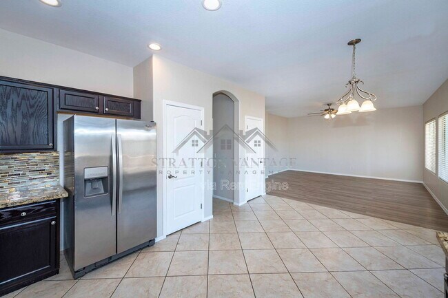 Building Photo - 618 E Payton Cir