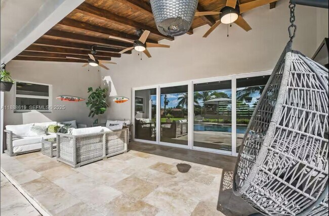 Building Photo - 7101 W Lake Dr