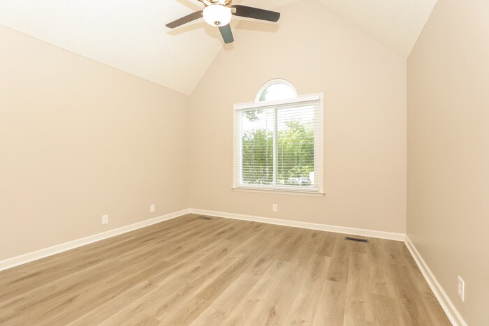 Building Photo - 415 Country Village Dr