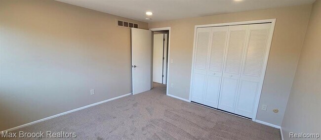 Building Photo - 7416 Azalea Ct