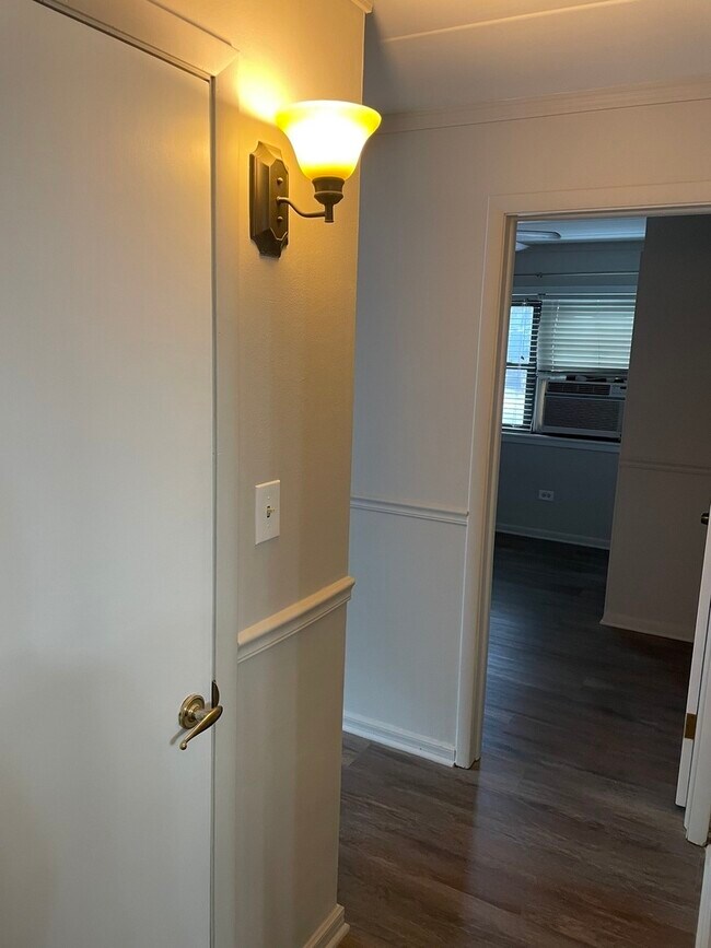 Building Photo - 109 S Elmwood Ave