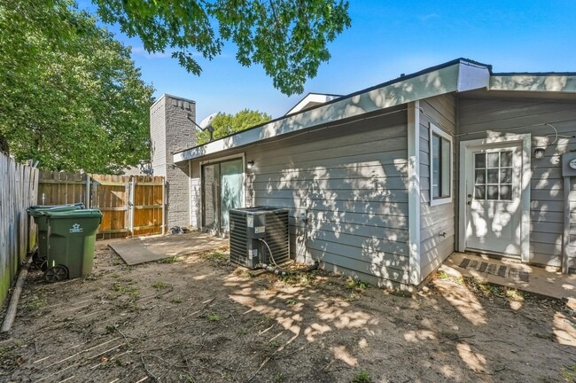 Building Photo - Upgraded Duplex in Arlington!