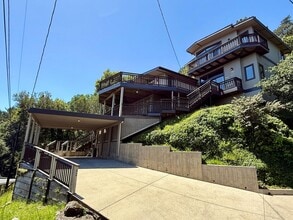 Building Photo - SPACIOUS THREE BED / THREE BATH HOME OFF OF PANORAMIC HWY WITH STUNNING VIEWS