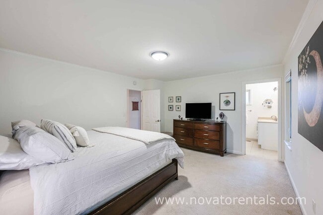 Building Photo - 44 Trish Dr