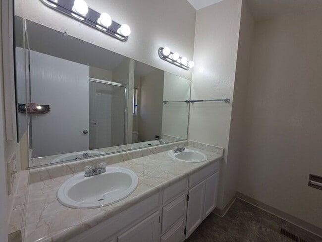 Building Photo - Extensively Renovated 3-Bedroom Home in Desirable Northwest Reno