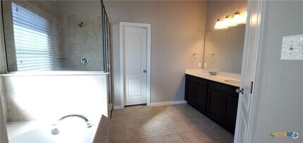 Building Photo - 716 Oyster Creek