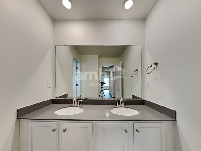 Building Photo - 609 Rivermist Drive