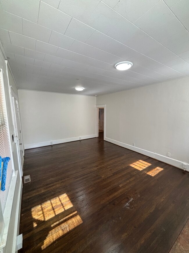 Building Photo - Inglenook 4118