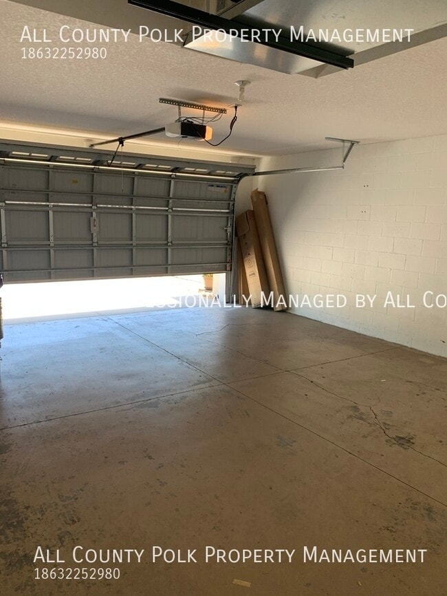 Building Photo - Lakeland Oasis! 3 Bedroom Duplex in Villag...
