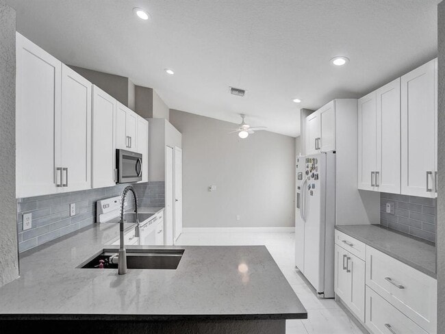 Building Photo - 22845 Barrister Dr